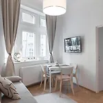 Skolska Junior *