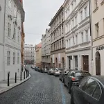 Skolska Junior شقة *